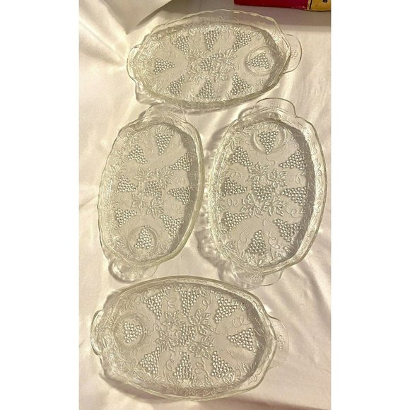 Vintage 8 Piece Snack Set by Anchor Hocking 4 trays 4 Cups Raised Grapes Design - Picture 6 of 8